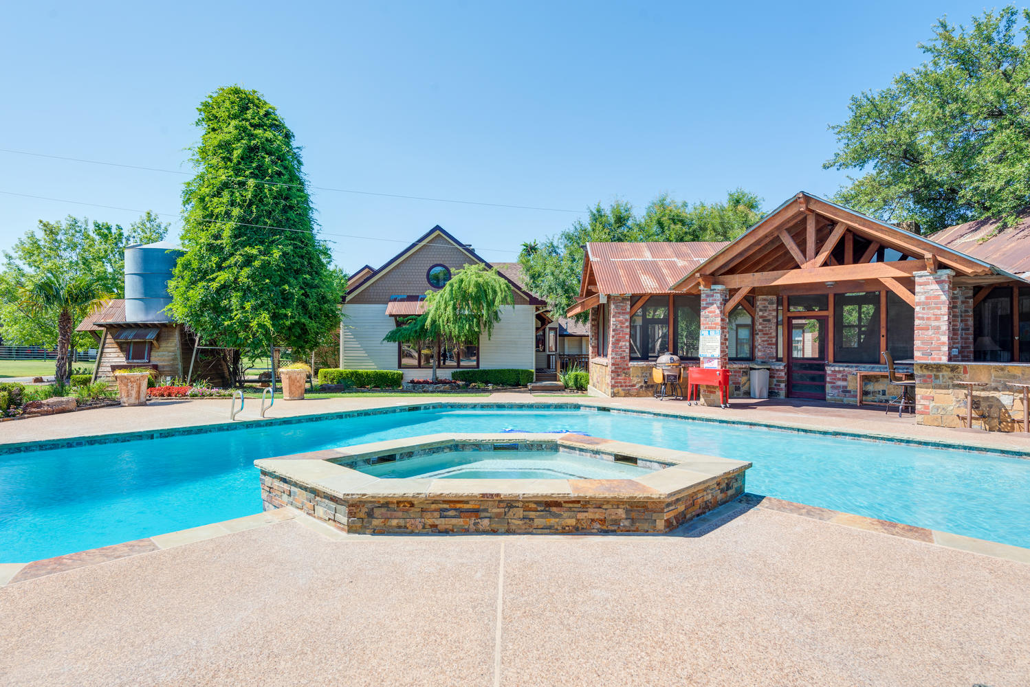 Sanders Hitch Hot Tub and Pool